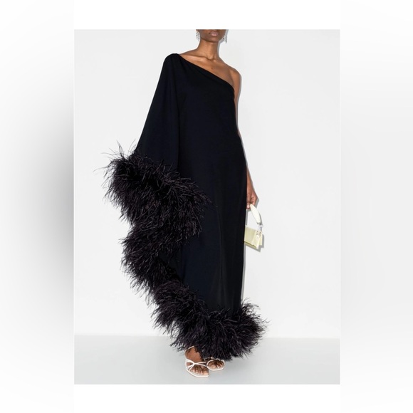 Elegant Black One-Shoulder Dress with Feather Trim - Picture 1 of 5